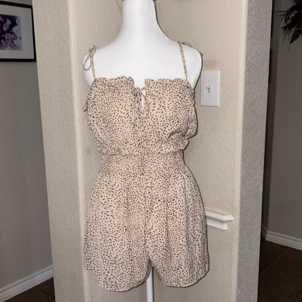 LE LEIS tan & brown animal print romper Size L